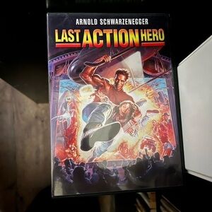 𝅺last action hero